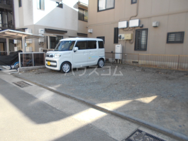 23/28 駐車場