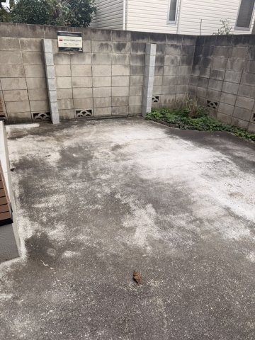 18/27 駐車場