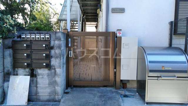 2/3 エントランス