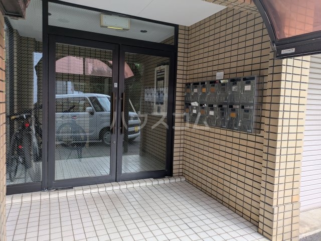 24/28 エントランス