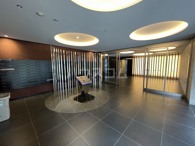 21/30 エントランス