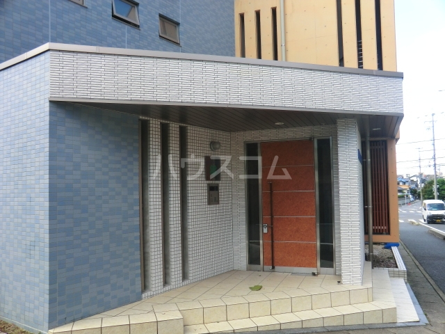 21/30 エントランス