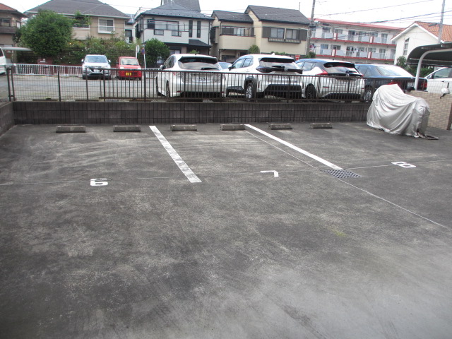 28/30 駐車場