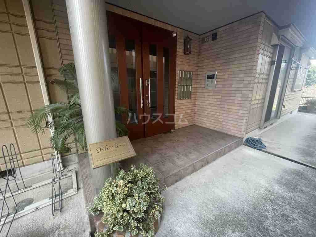 21/30 エントランス