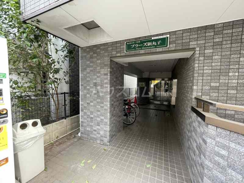 21/30 エントランス