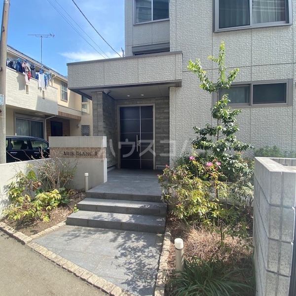 15/22 エントランス