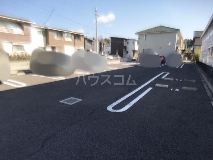 16/20 駐車場