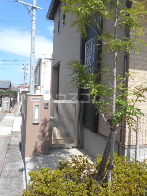 16/25 エントランス