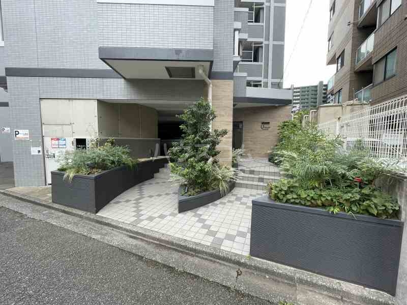 21/30 エントランス