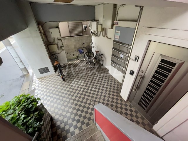 21/23 エントランス