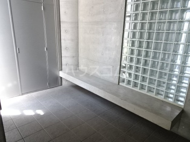 21/30 エントランス