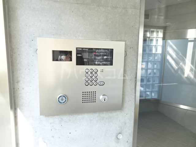 21/30 エントランス