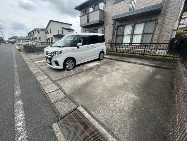 23/30 駐車場