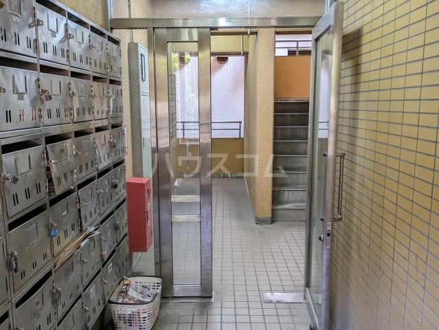 22/30 エントランス