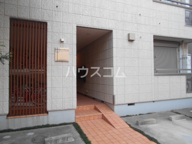 18/27 エントランス