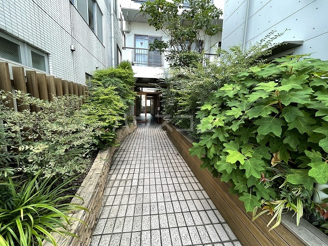 21/25 エントランス