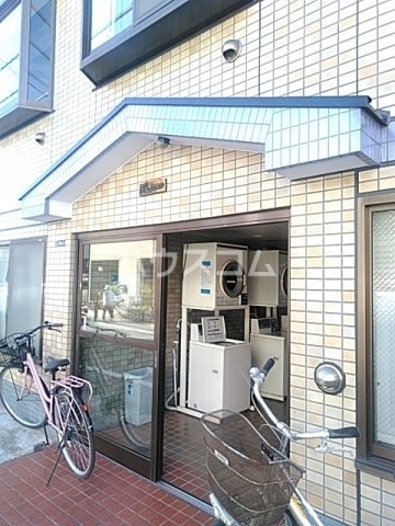 16/19 エントランス