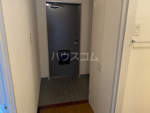 16/30 玄関