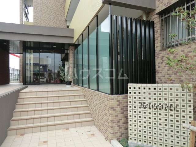 22/27 エントランス