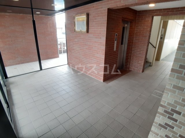 25/30 エントランス