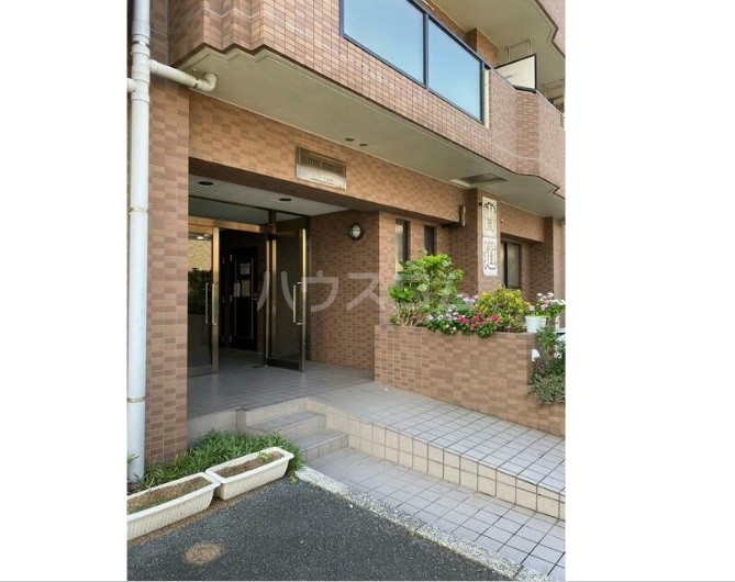 14/25 エントランス