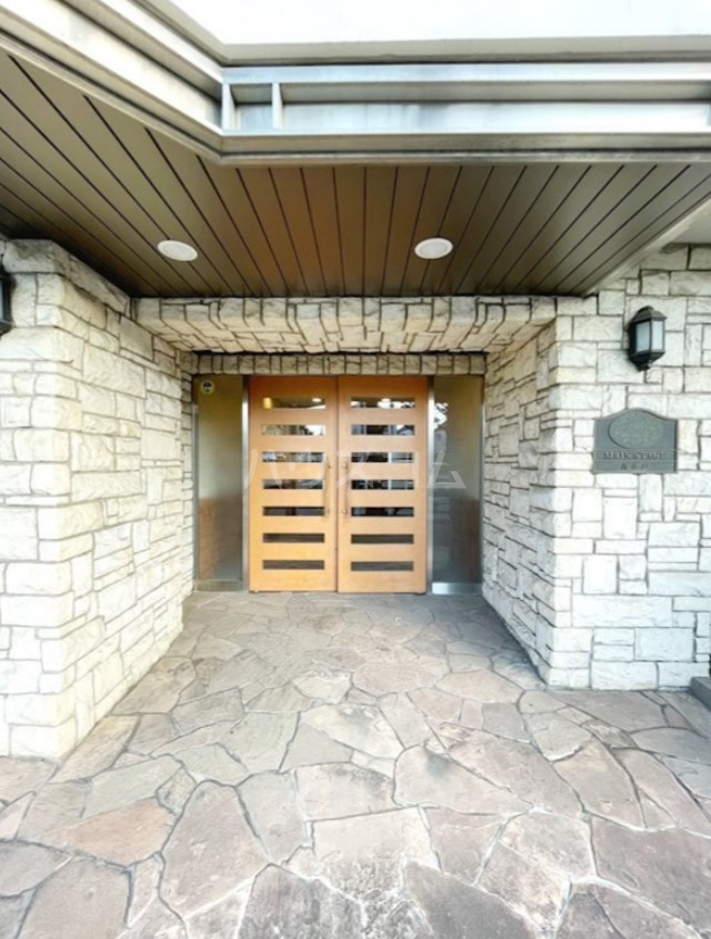 26/30 エントランス