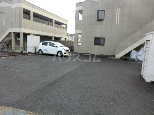 14/14 駐車場