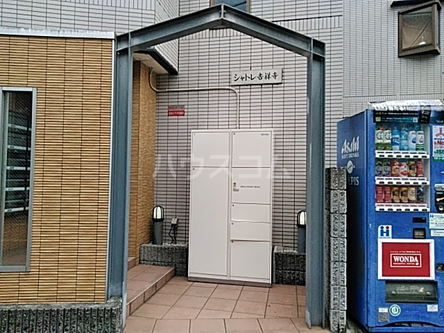 28/30 エントランス