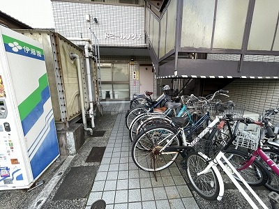 21/25 エントランス