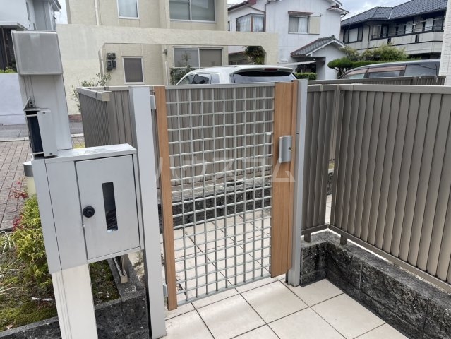 22/25 エントランス