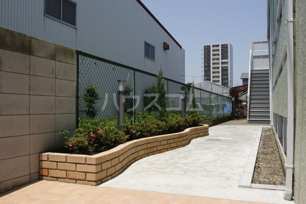 16/26 エントランス