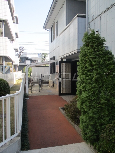 21/23 エントランス