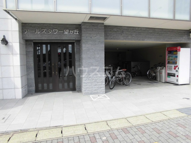 21/30 エントランス