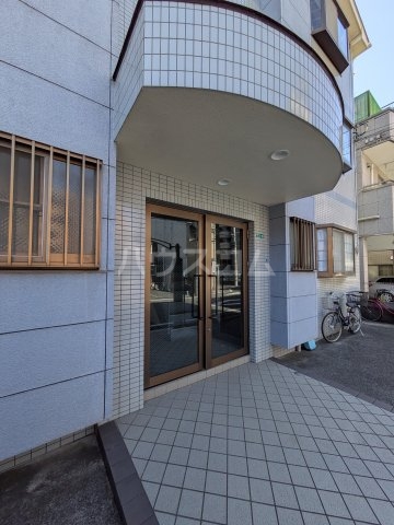 16/16 エントランス