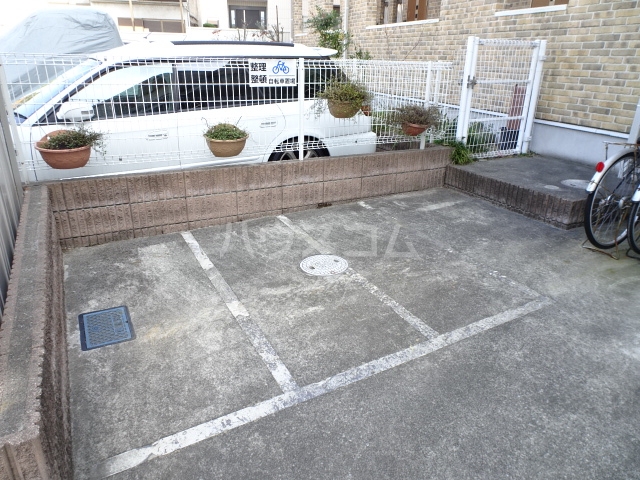28/30 駐車場