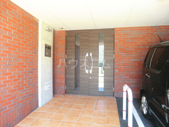 28/30 エントランス