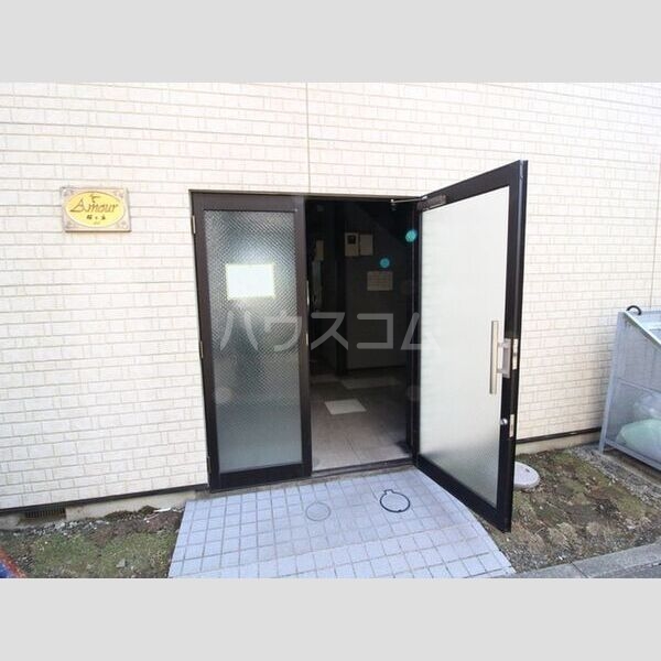 18/29 エントランス