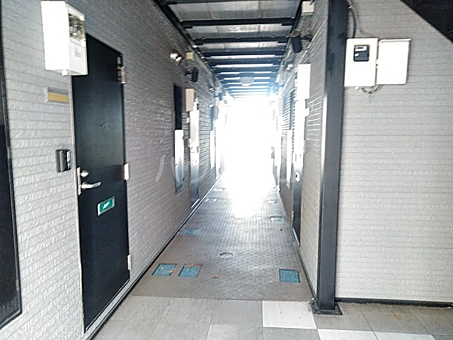 23/30 エントランス