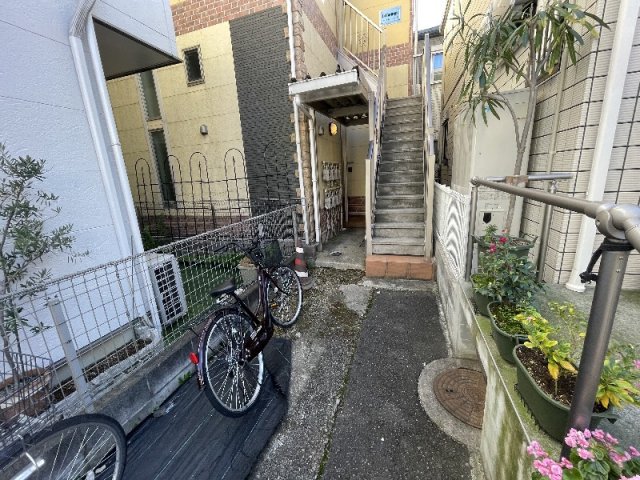 21/30 エントランス