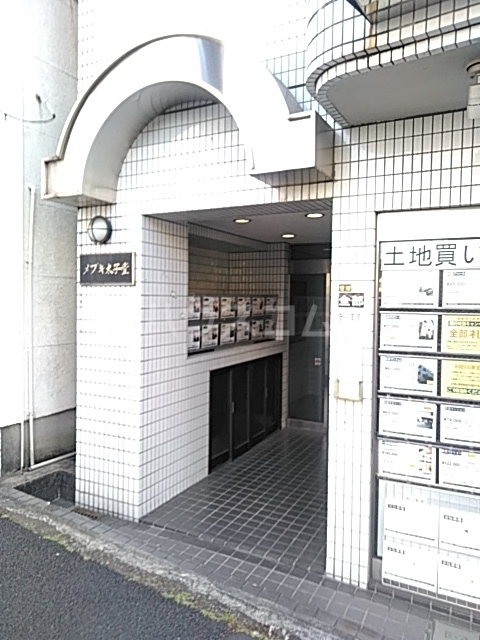 25/30 エントランス