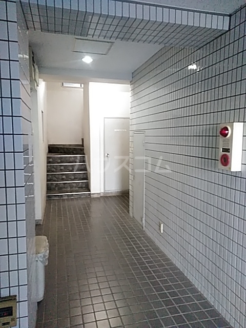 26/30 エントランス