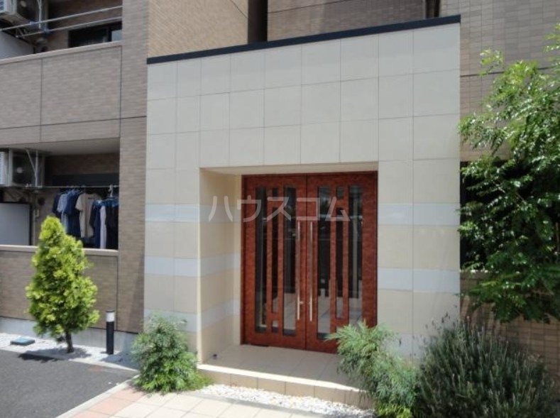 20/21 エントランス