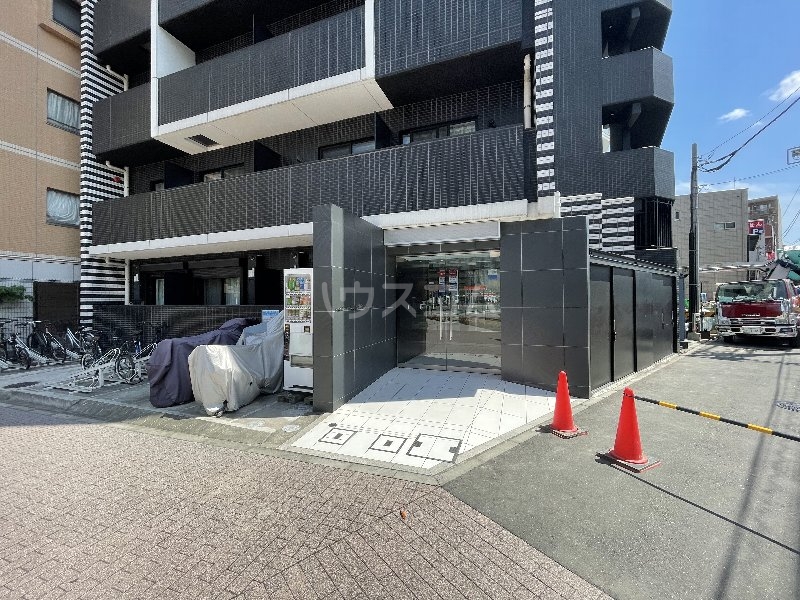 21/30 エントランス