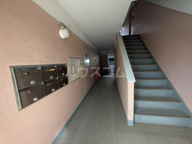 18/28 エントランス