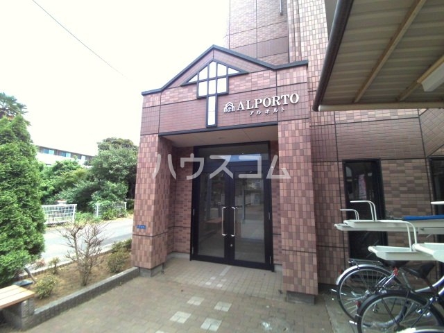 23/30 エントランス