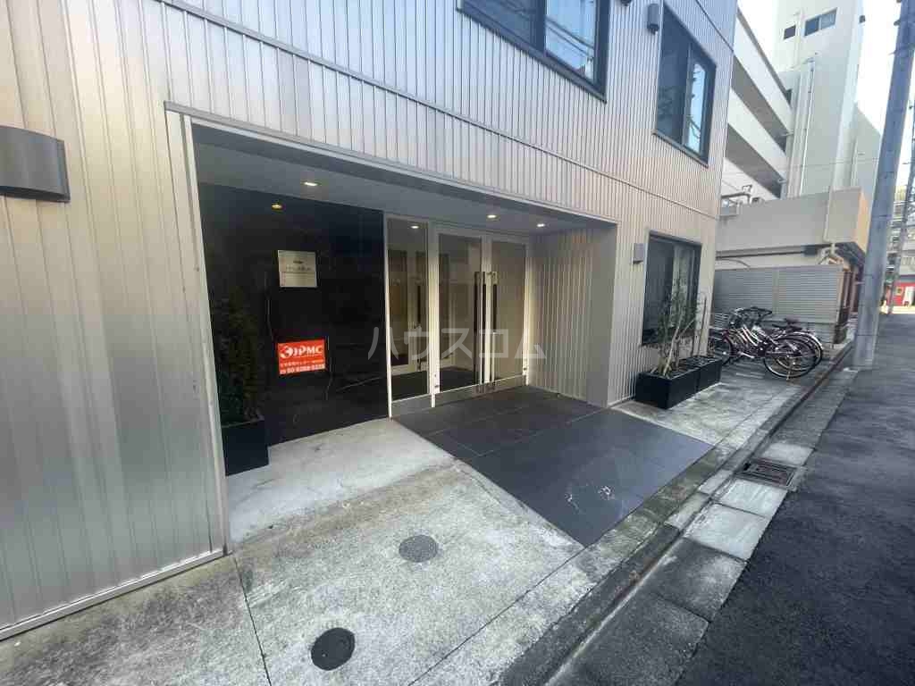 19/25 エントランス