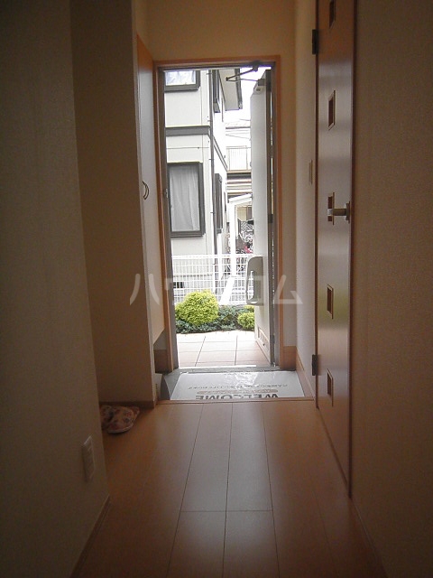 16/25 エントランス