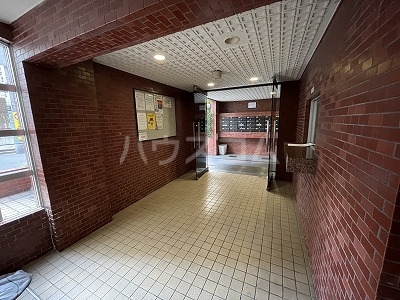 21/25 エントランス