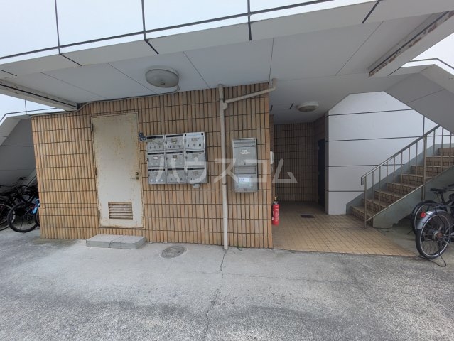 18/28 エントランス