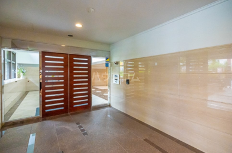 22/30 エントランス